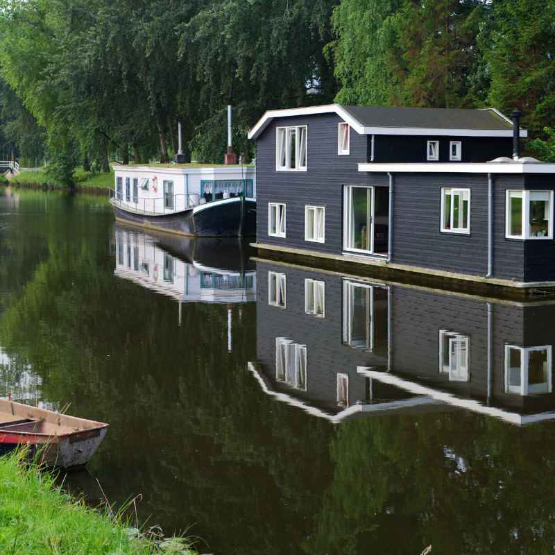 houseboats