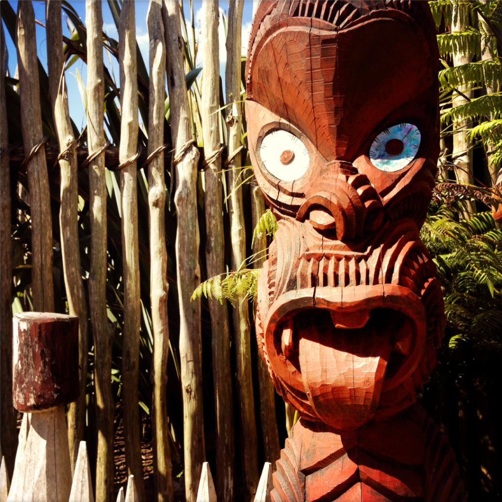 traditional-maori-carving